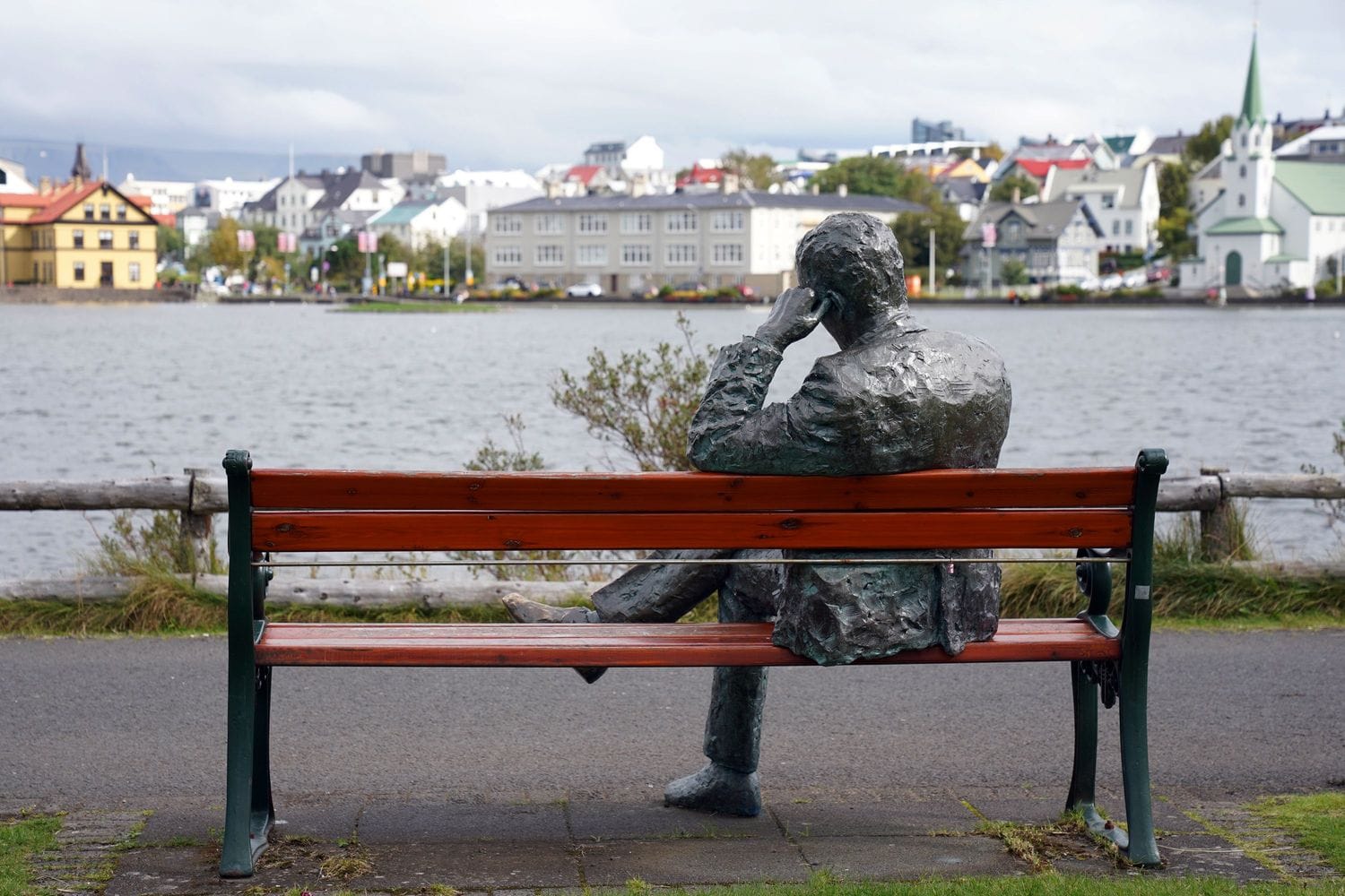 Stytta af manni hugsa