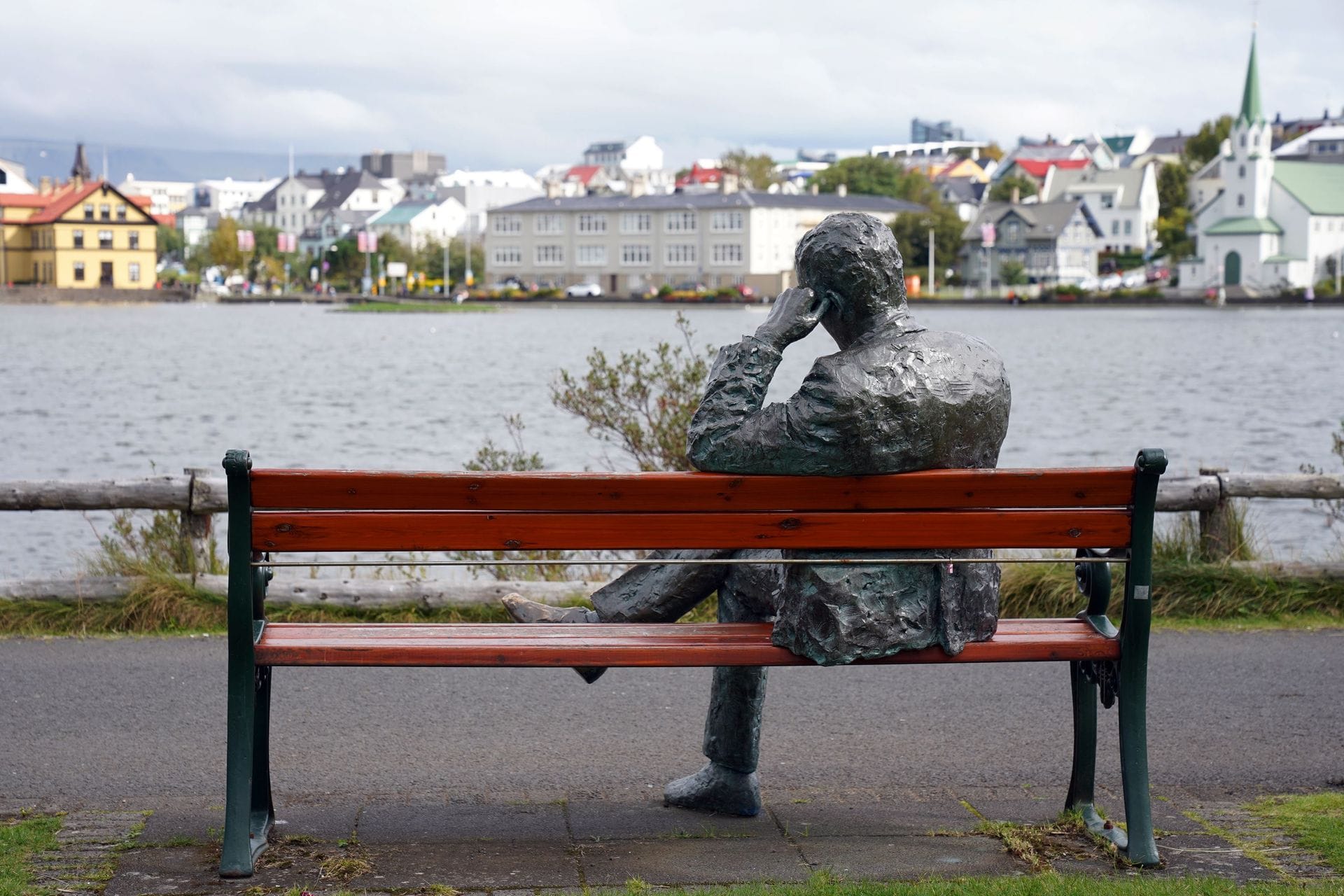 Stytta af manni hugsa