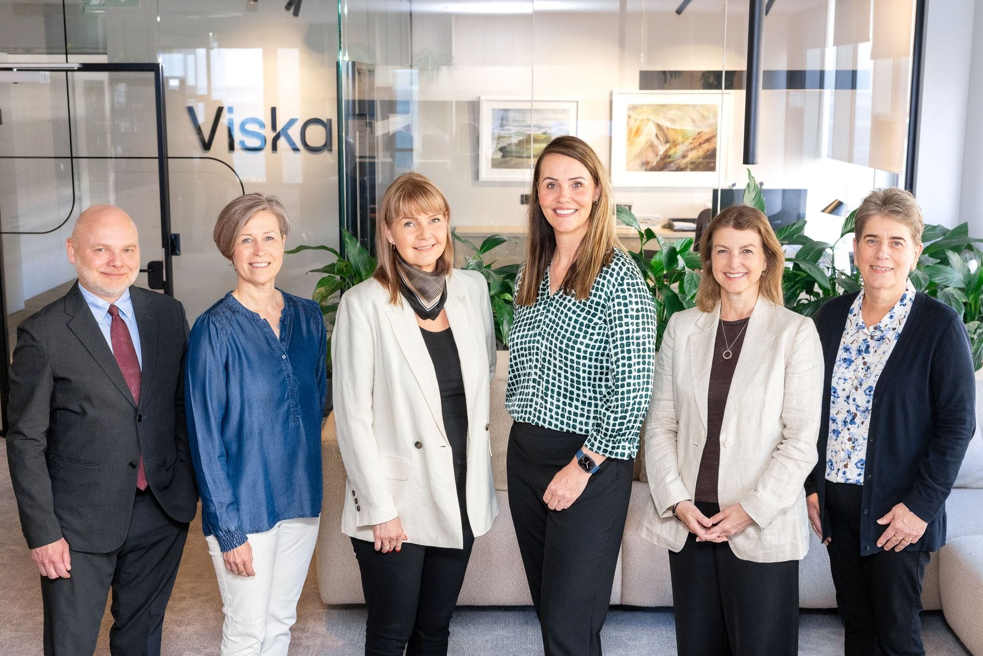 Viska og stjórnarráðið undirrita stofnansamning