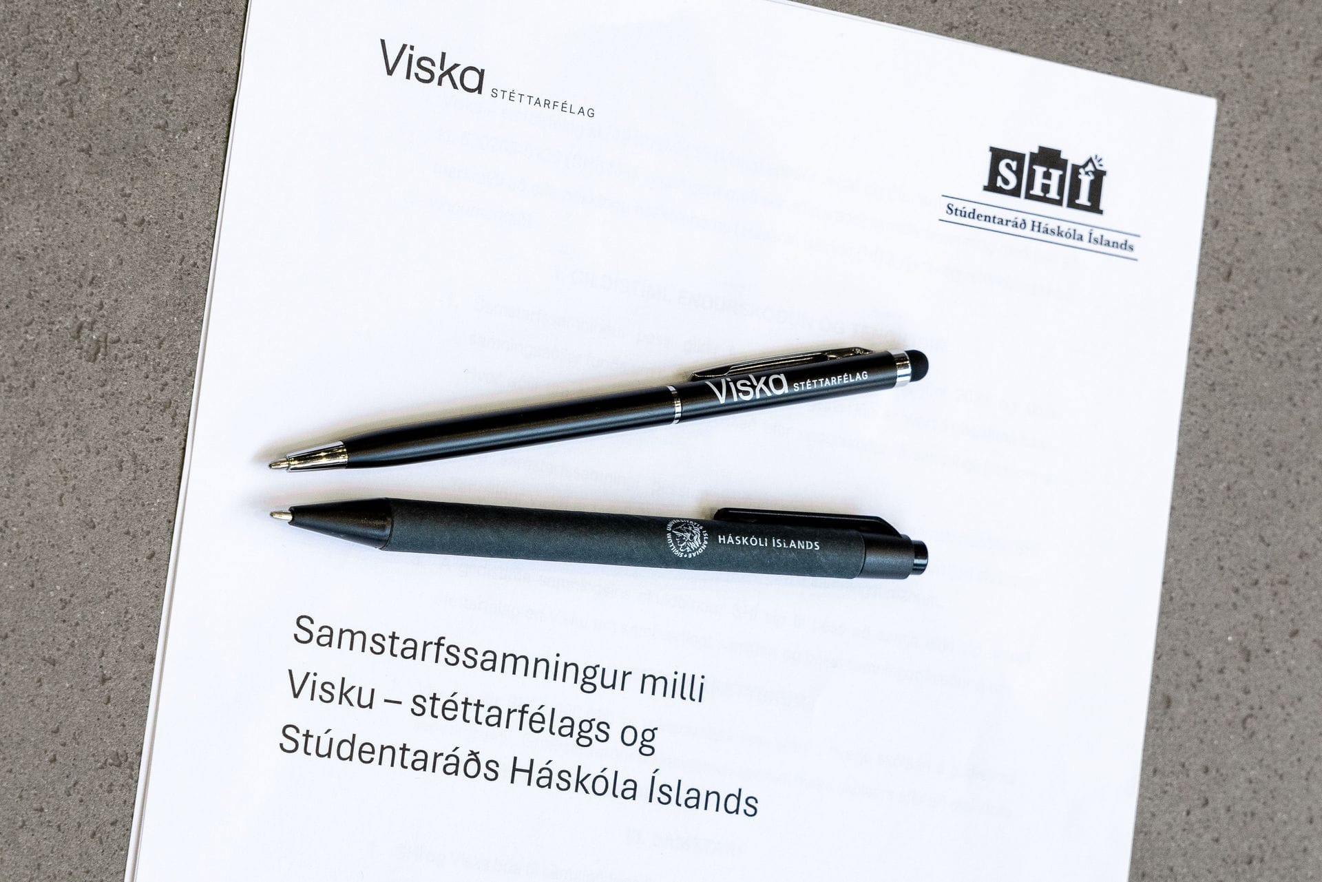 viska x shi undirritun